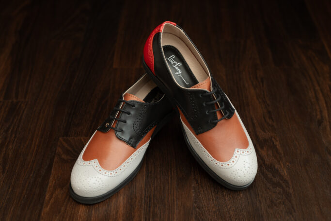 Vintage shoes for men and women, unisex shoe made in Europe. worldwide shipping