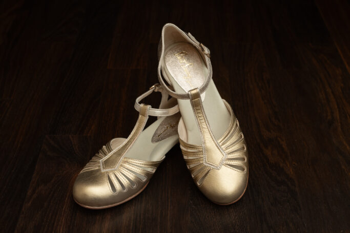 Comfortable and elegant Flat shoe for business, dancing, wedding and retro wardrobe